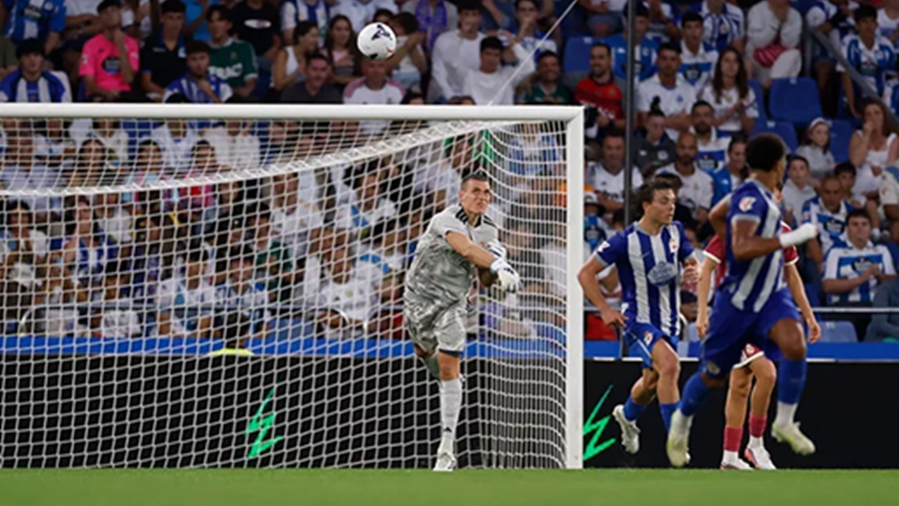 Andriy Lunin Berpeluang Dipinjamkan Real Madrid ke Juventus