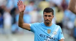 Barcelona Bertekad Menyelesaikan Transfer Rodri dan Julian Alvarez
