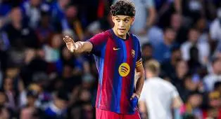 Borussia Dortmund Makin Serius Kejar Hector Fort dari Barcelona