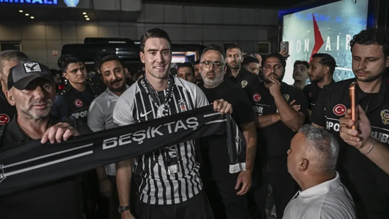 Dusan Vlahovic Lupakan Barcelona, Akhirnya Terima Besiktas