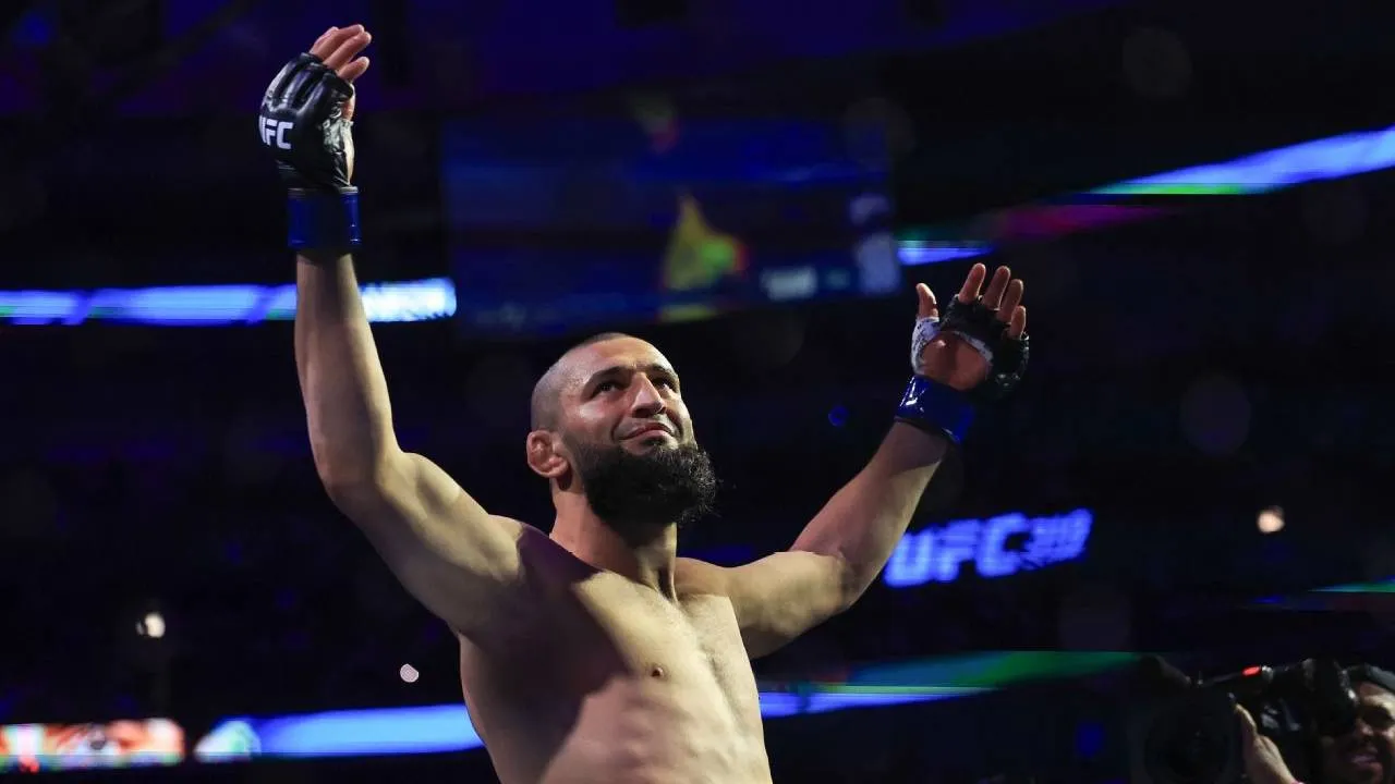 Laga utama Real American Freestyle di Moskow akan mempertemukan mantan juara kelas menengah UFC Khamzat Chimaev dengan mantan juara kelas welter UFC Tyron Woodley. (Foto: AP)