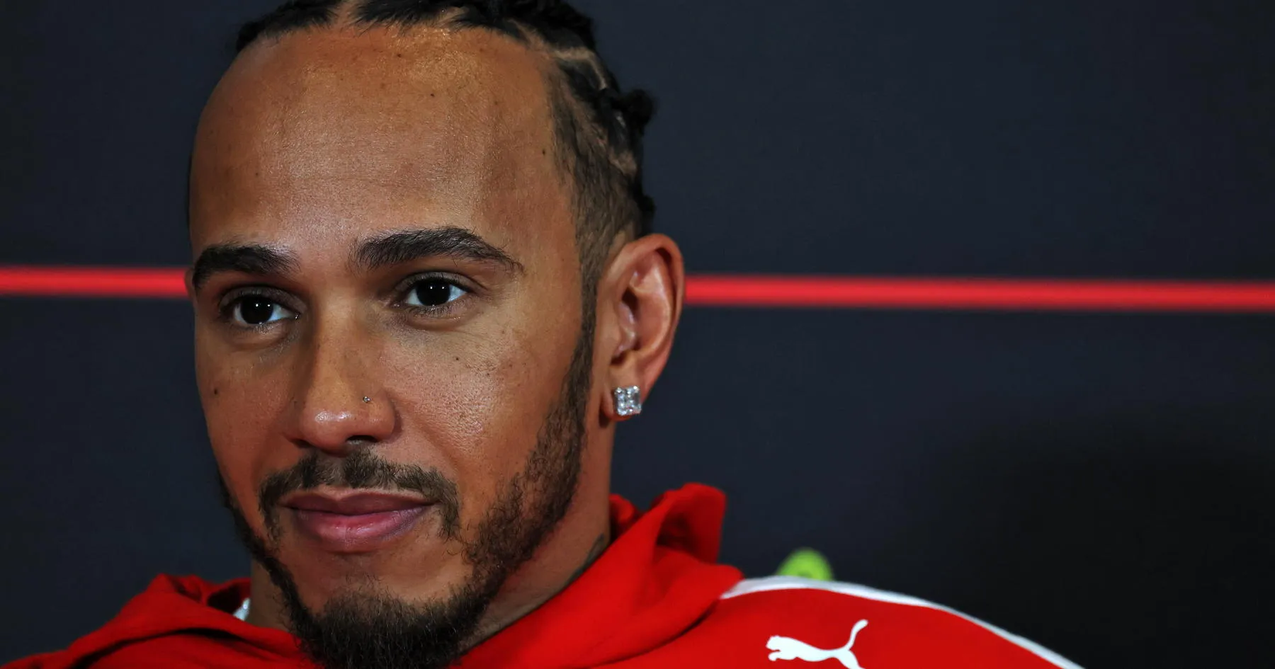 Hamilton Merasa Bebas Setelah Suarakan Perubahan di Ferrari - sumber: (racingnews365)
