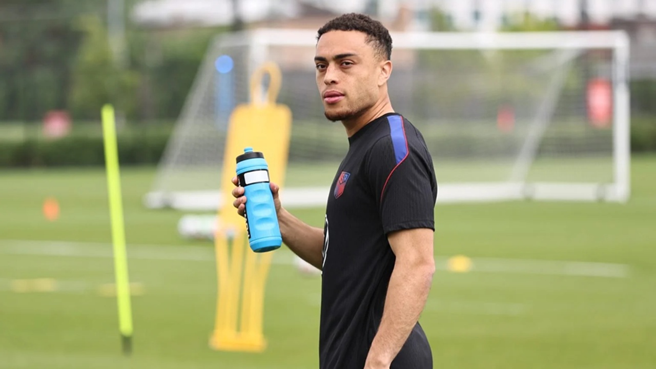 Sergino Dest Bahas Mengenai Xavi Hernandez, Sebut De Jong