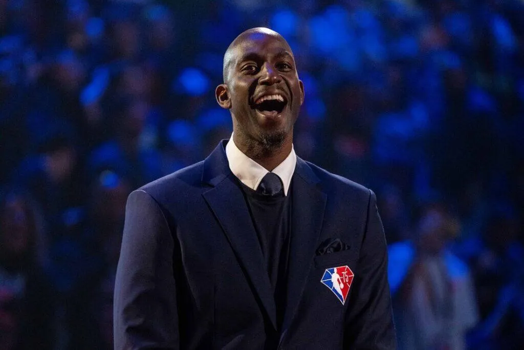 Timberwolves Pensiunkan Nomor 21 Kevin Garnett - sumber: (mainbasket)