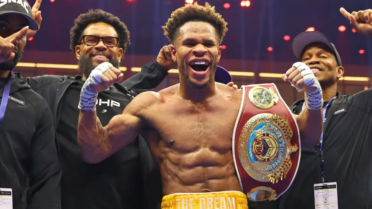 Devin Haney baru saja memperkuat statusnya di kelas junior welter dengan menghentikan Xander Zayas pada ronde ketujuh. (Foto: Fight TV)