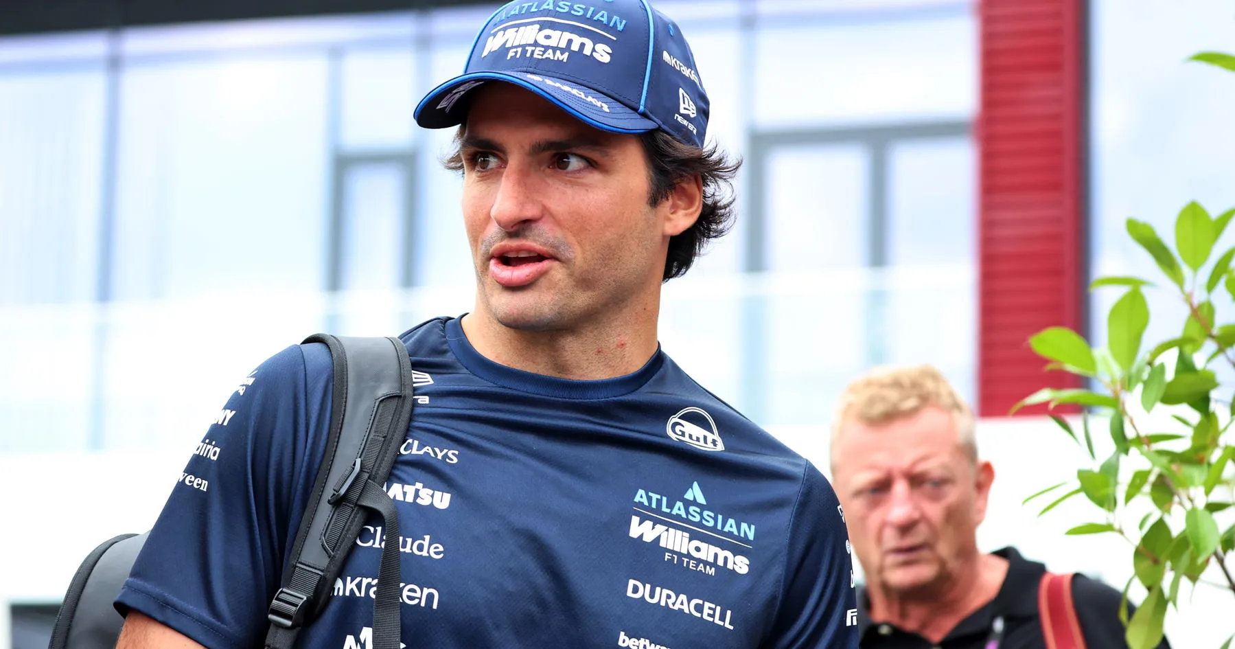 Carlos Sainz Perpanjang Kontrak dengan Williams Meski Tantangan F1 2026 - sumber: (racingnews365)