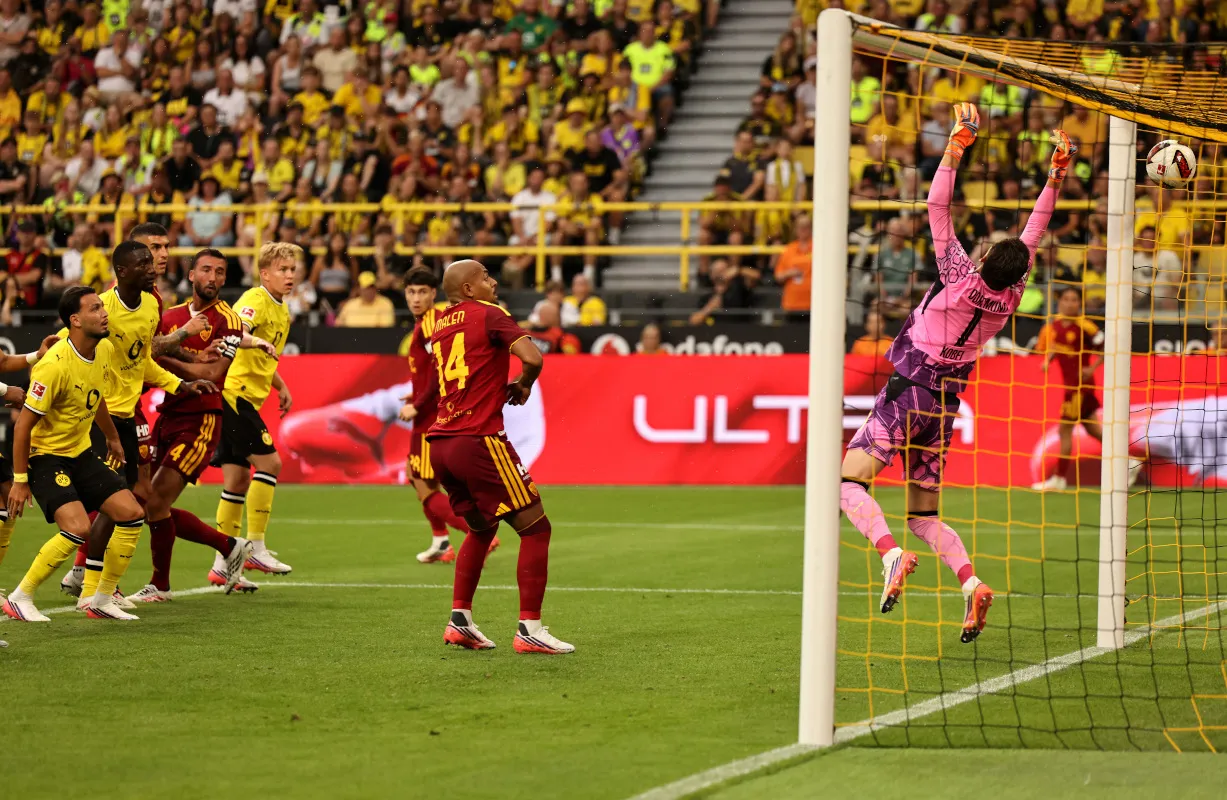 Drama Gol di Dortmund: Dybala Bersinar, Molina Debut Bersama Roma - sumber: (footballitalia)