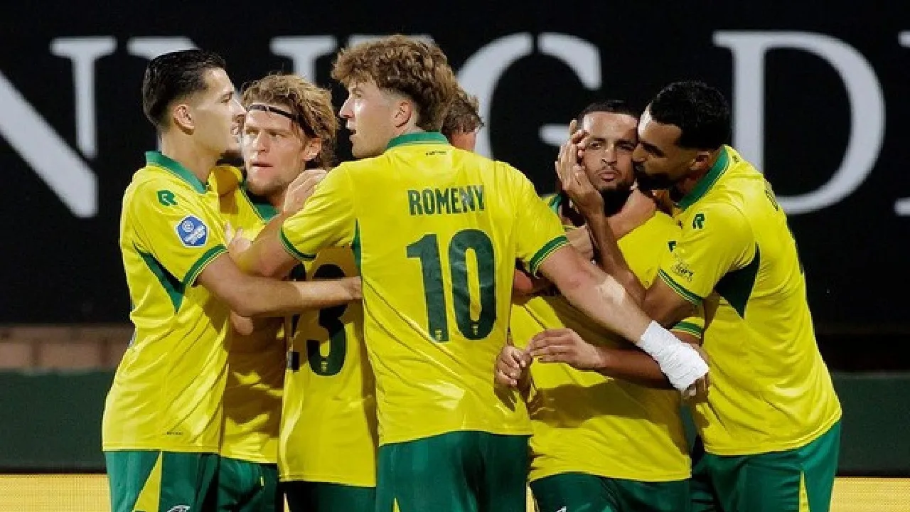 Ole Romeny dan Justin Hubner bersama para pemain Fortuna Sittard rayakan gol kemenangan menghadapi SC Cambuur di Eredivisie 2026/2027.