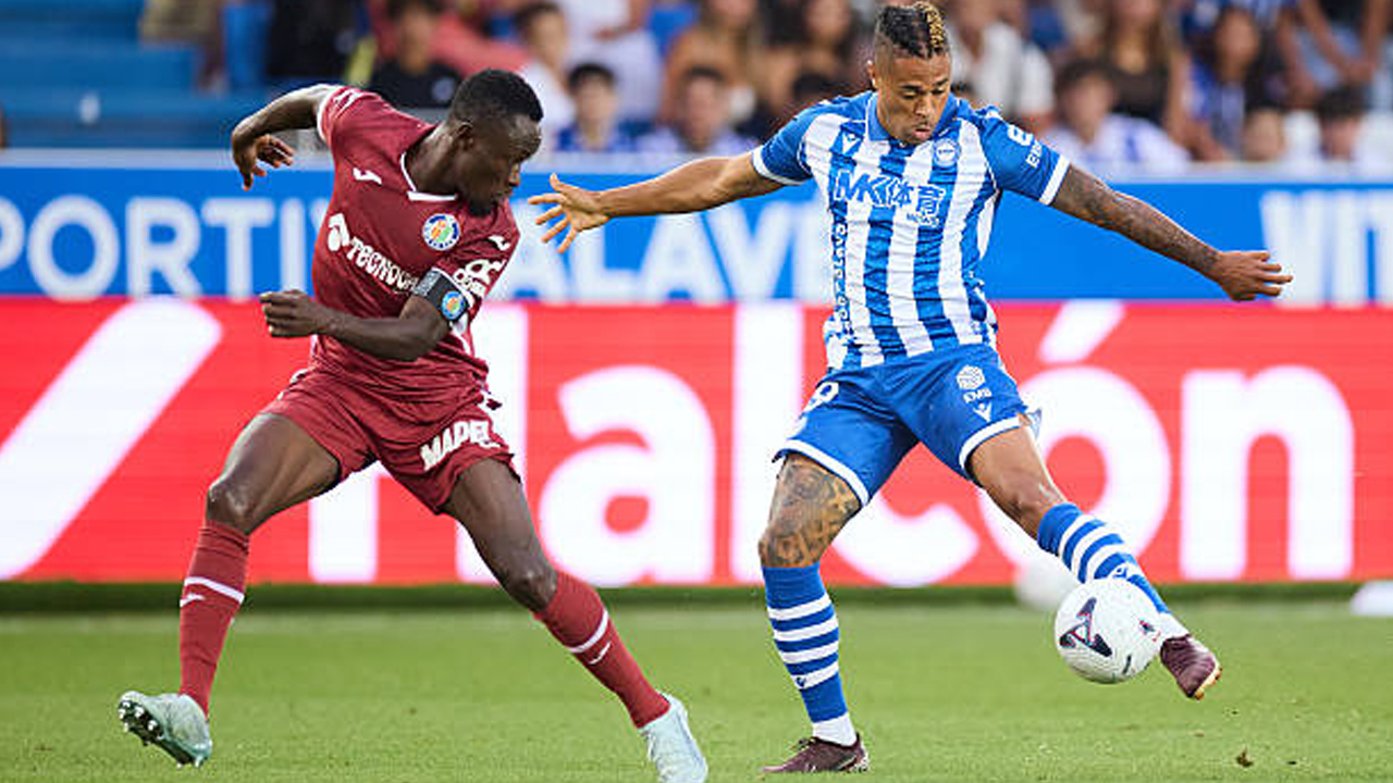 Kalahkan 10 Pemain Getafe, Alaves Awali Musim Baru dengan Tiga Poin