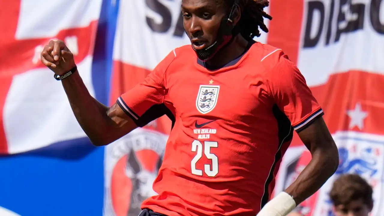 Media Italia Tegaskan Djed Spence Bukan Opsi Cadangan Bagi Inter