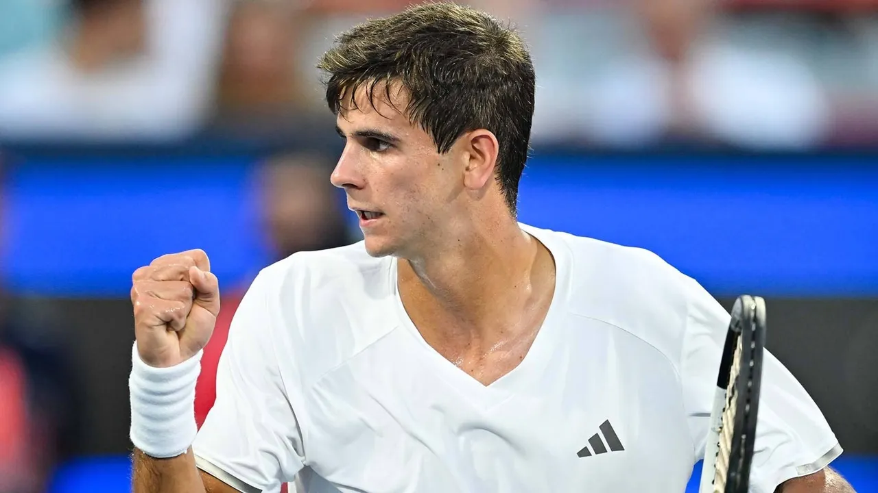 Rafael Jodar Jatuh Bangun Atasi Denis Shapovalov Di Cincinnati