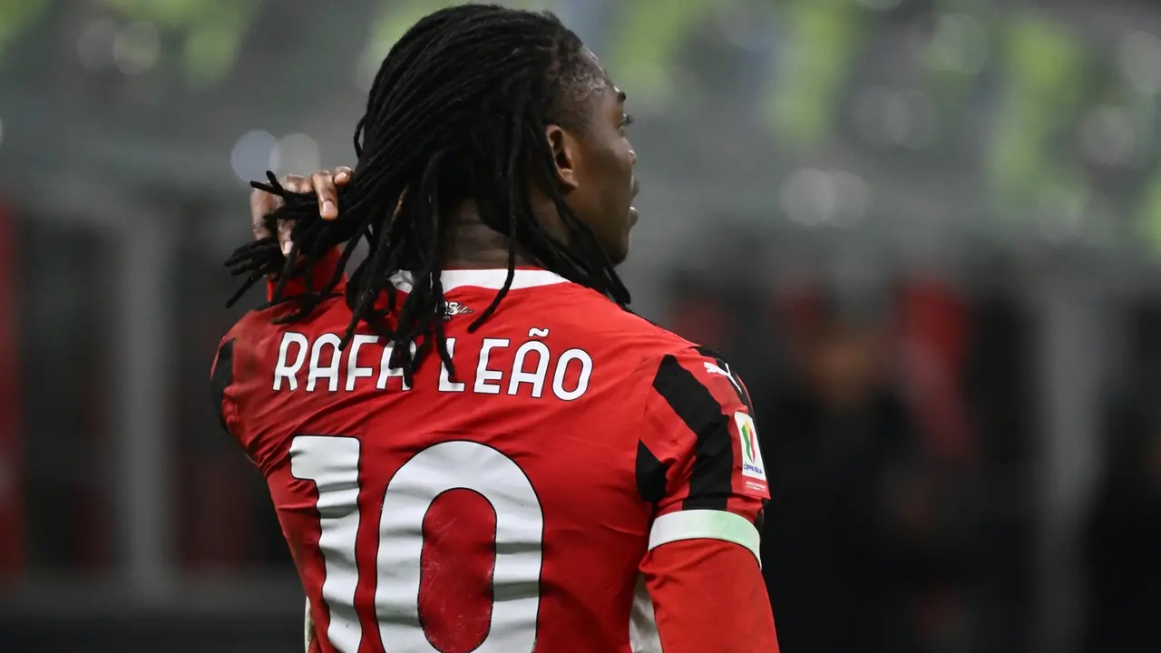 Rafael Leao Bantah Laporan Soal Ketegangan dengan Amorim di Milan