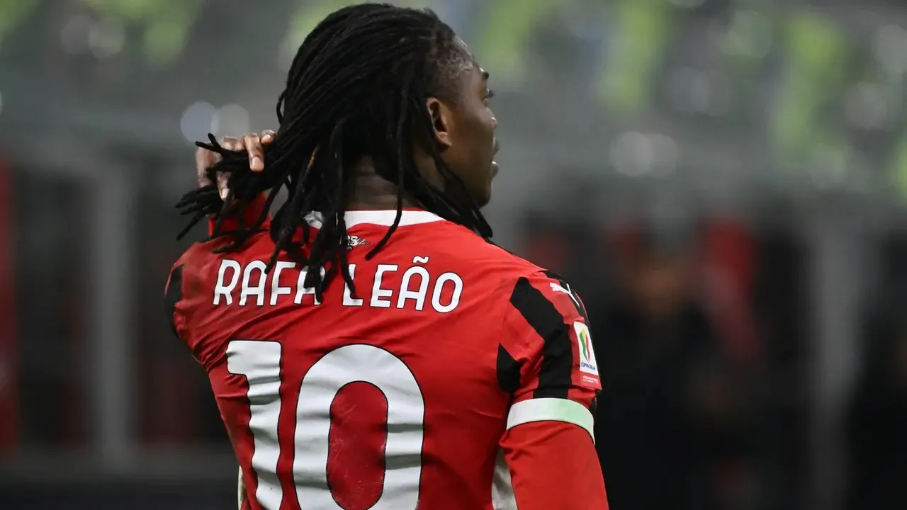 Rafael Leao Bantah Laporan Soal Ketegangan dengan Amorim di Milan