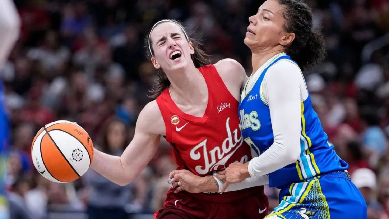 Stephanie White puji kehebatan Caitlin Clark.