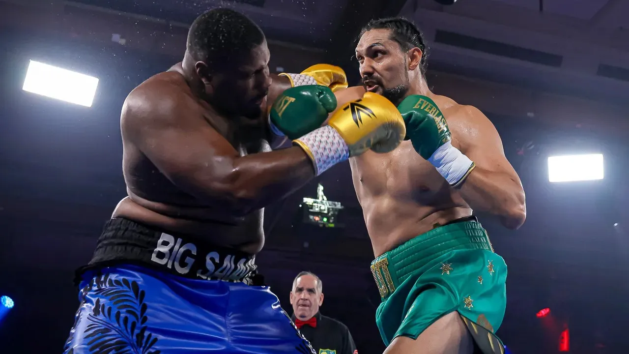 Teremoana Teremoana (kanan) dan DeAndre Savage. (Foto: Fight TV)