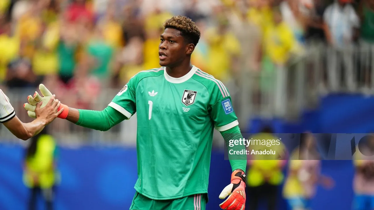 Zion Suzuki dikejar Aston Villa setelah transfer ke PSG gagal dan Juventus kembali mengincar Emiliano Martinez