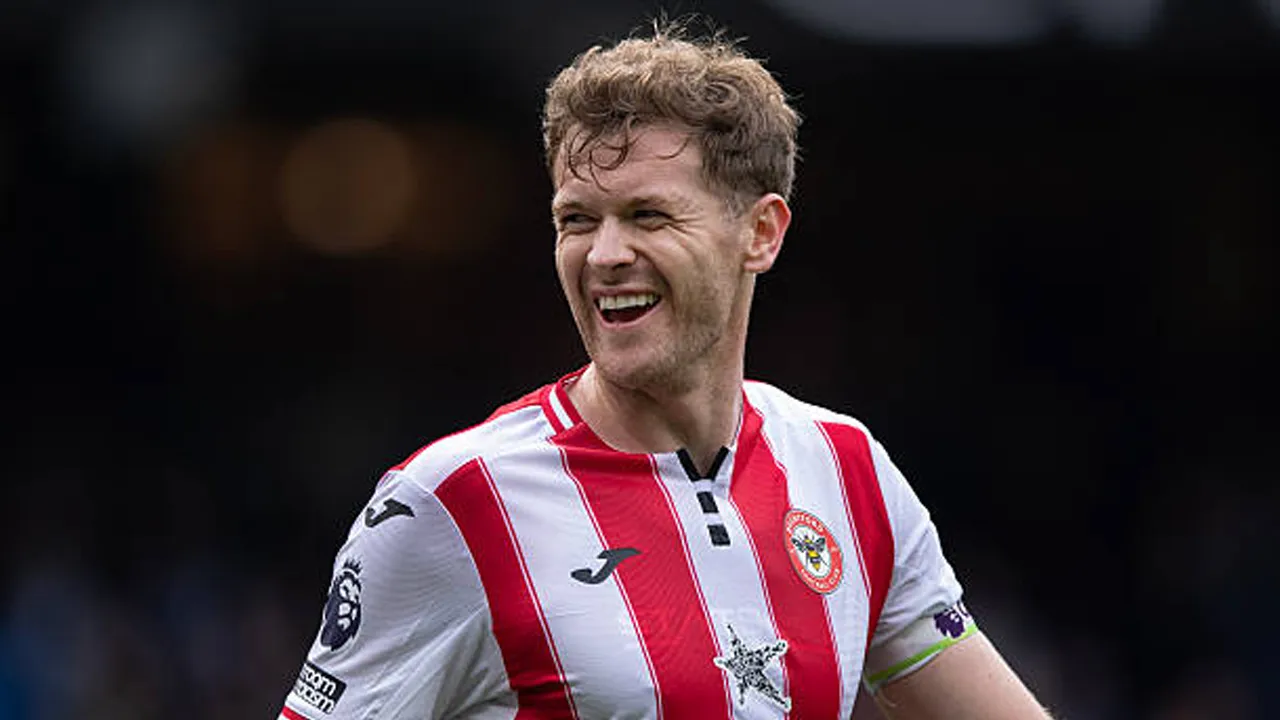 Brentford Tampil Mengejutkan, Nathan Collins Ungkap Kunci Sukses The Bees