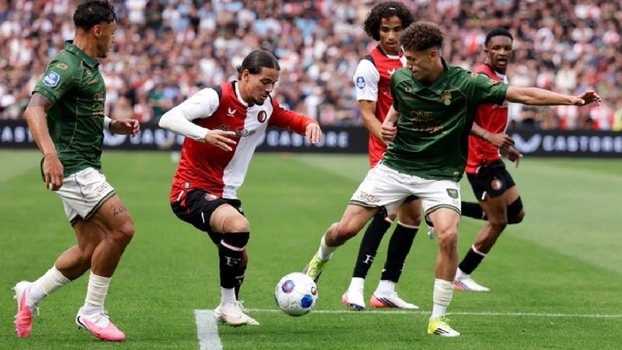 Dean James jadi starter saat Go Ahead Eagles tahan imbang Feyenoord.