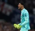 Eintracht Frankfurt Berencana Lepas Kiper Kaua Santos di Musim Panas 2026