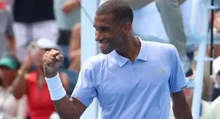 Felix Auger Aliassime Singkirkan Stefanos Tsitsipas Dari Cincinnati