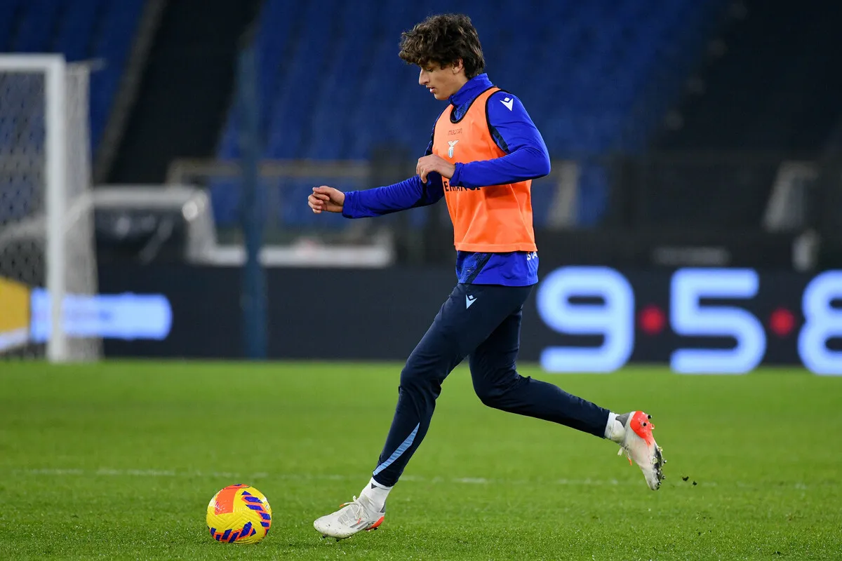 Floriani Mussolini Pertimbangkan Tawaran Cagliari di Tengah Ketidakpastian di Lazio - sumber: (footballitalia)