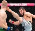 Islam Makhachev Catatkan Kemenangan ke-17 Beruntun di UFC 330