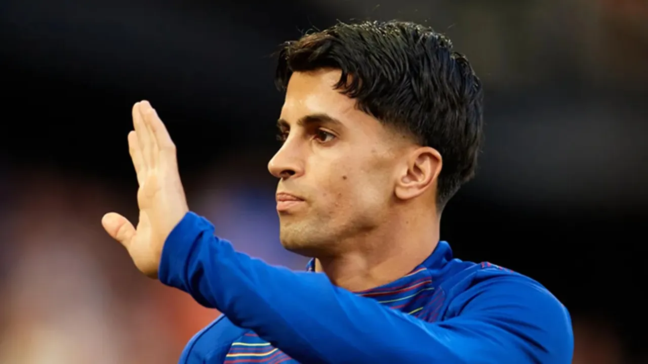 Joao Cancelo Rela Potong Gaji Demi Kembali ke Barcelona
