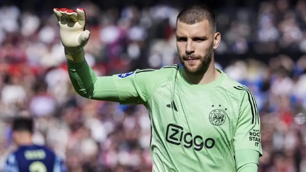 Maarten Paes Tak Dimainkan, Ajax Gagal Menang Lawan Heerenveen