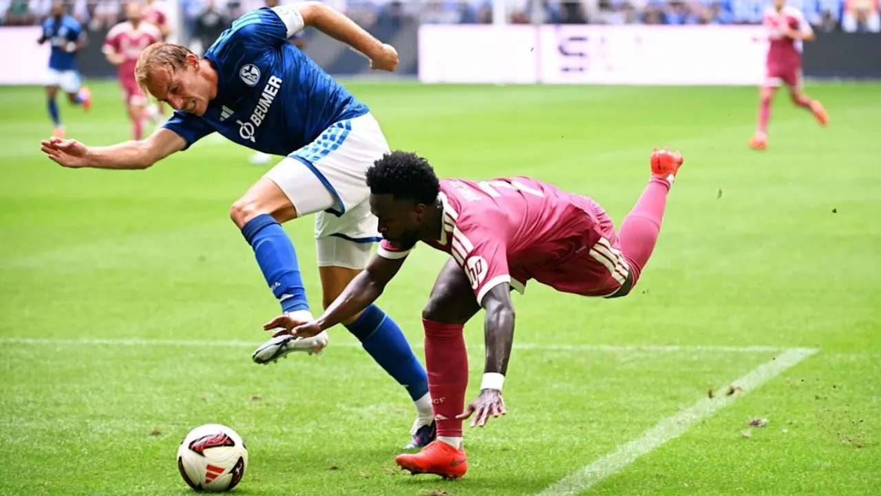 Meski Schalke Kalah 0-3 dari Madrid, Timo Becker Bangga Bisa Hentikan Vini