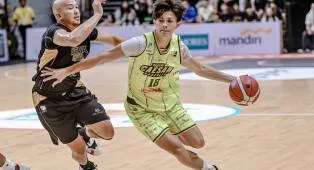 Pacific Caesar Surabaya Pertahankan Darren Celosse