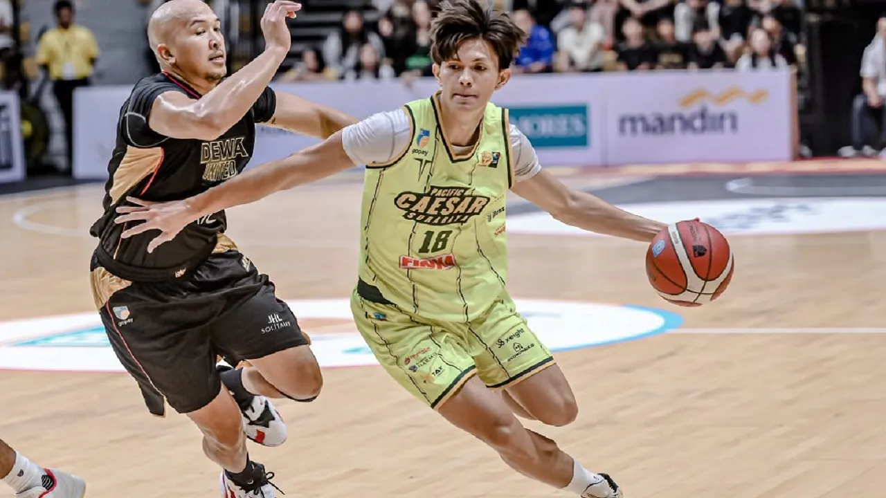 Pacific Caesar Surabaya hadiahi Darren Celosse kontrak baru.