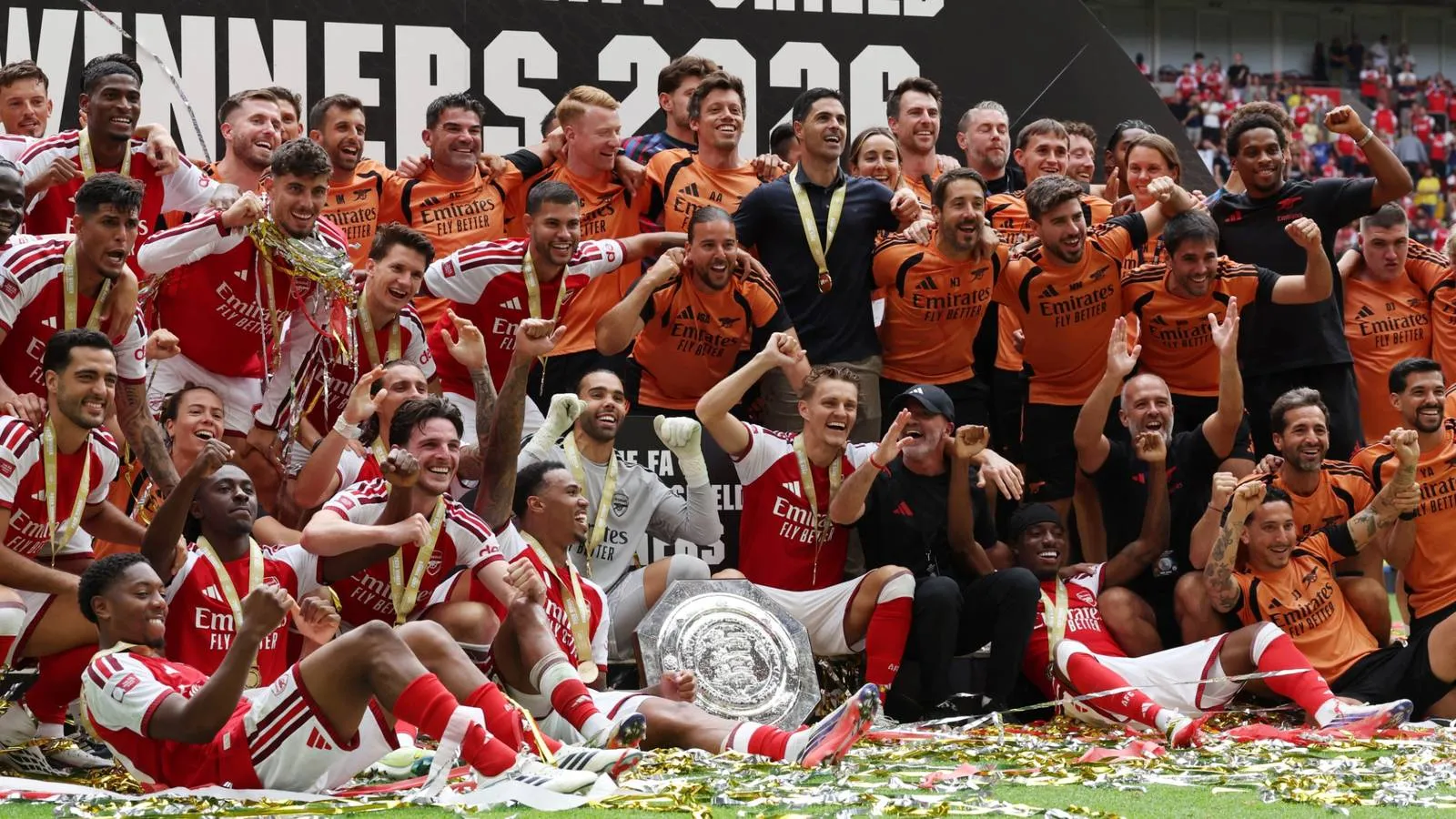 Perayaan Community Shield: Tindakan Duo Pemain Kecewakan Fans Arsenal - sumber: (givemesport)