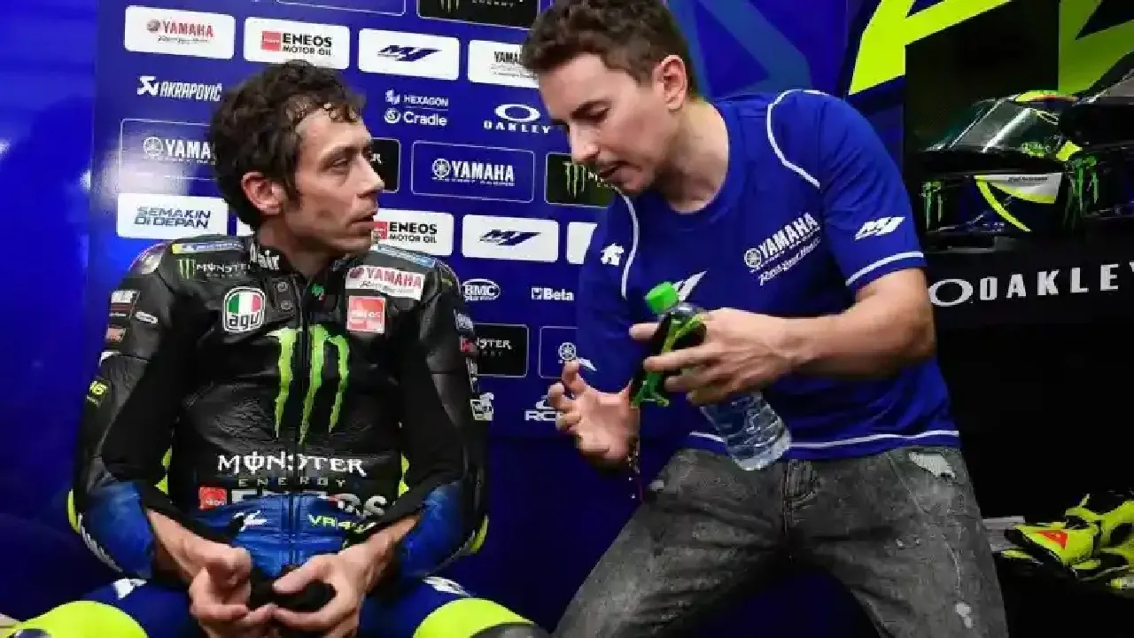 Valentino Rossi dan Jorge Lorenzo