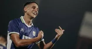 Selebrasi Main Biola Menalo Terinspirasi Mantan Striker Italia