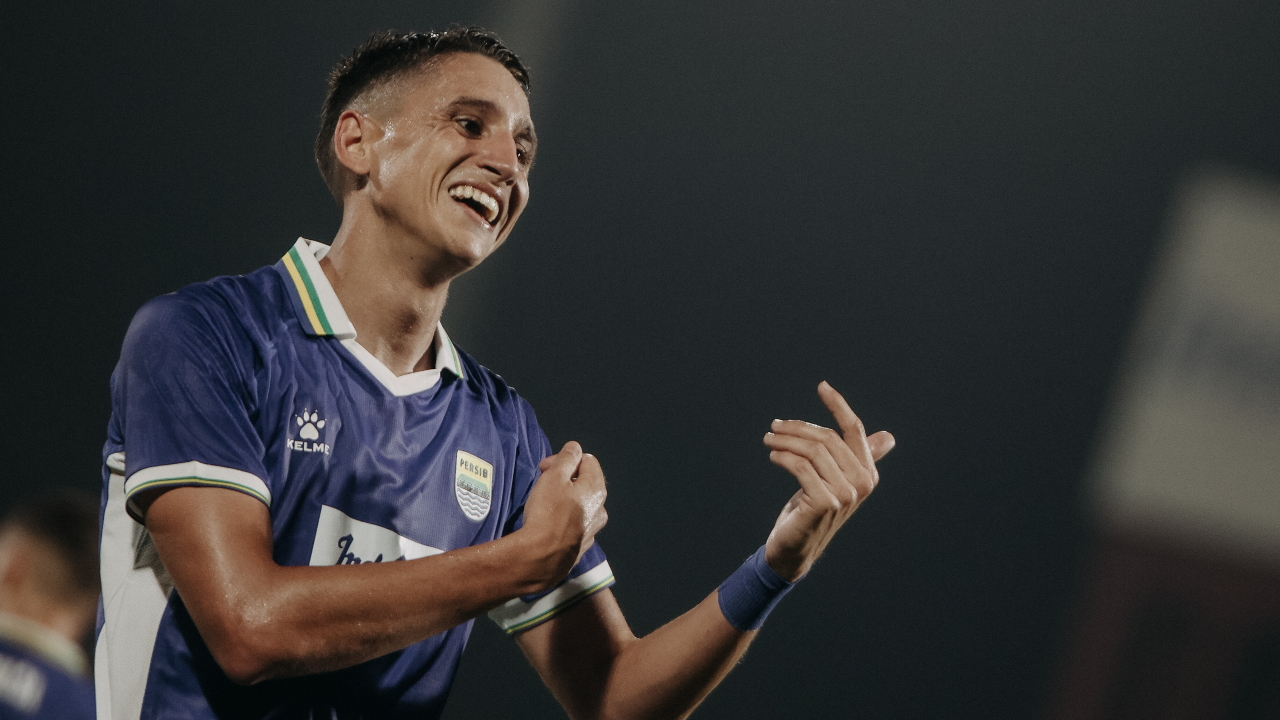 Selebrasi Main Biola Menalo Terinspirasi Mantan Striker Italia