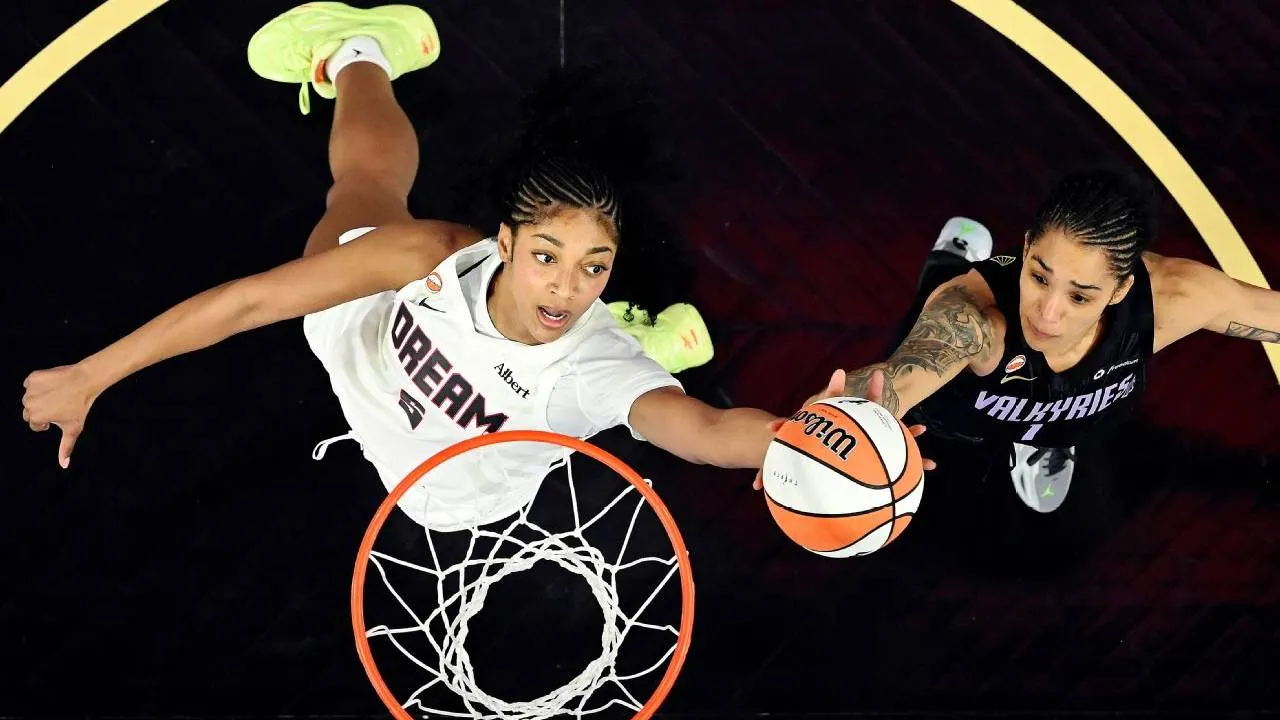 Musim ini, Angel Reese memimpin WNBA dengan 384 rebound dan rata-rata 12,0 rebound per pertandingan. (Foto: AP)