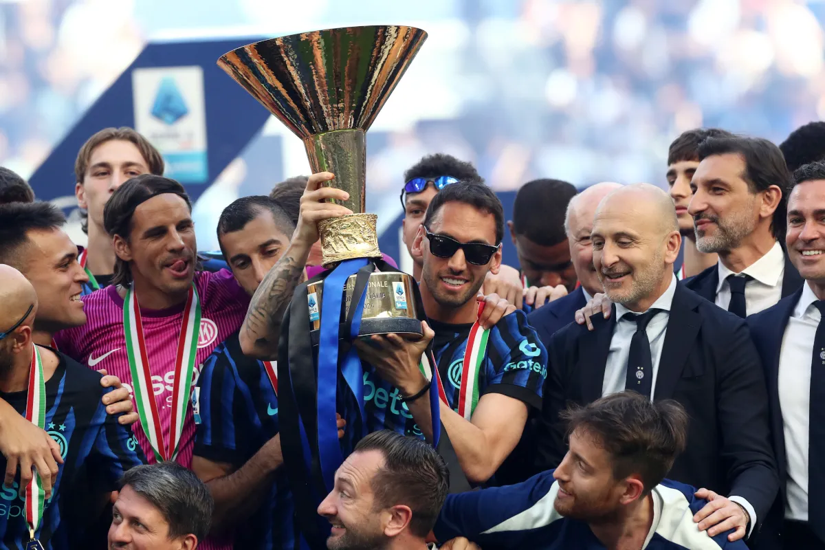 Calhanoglu Ungkap Kesolidan Inter di Tengah Keraguan Publik - sumber: (footballitalia)
