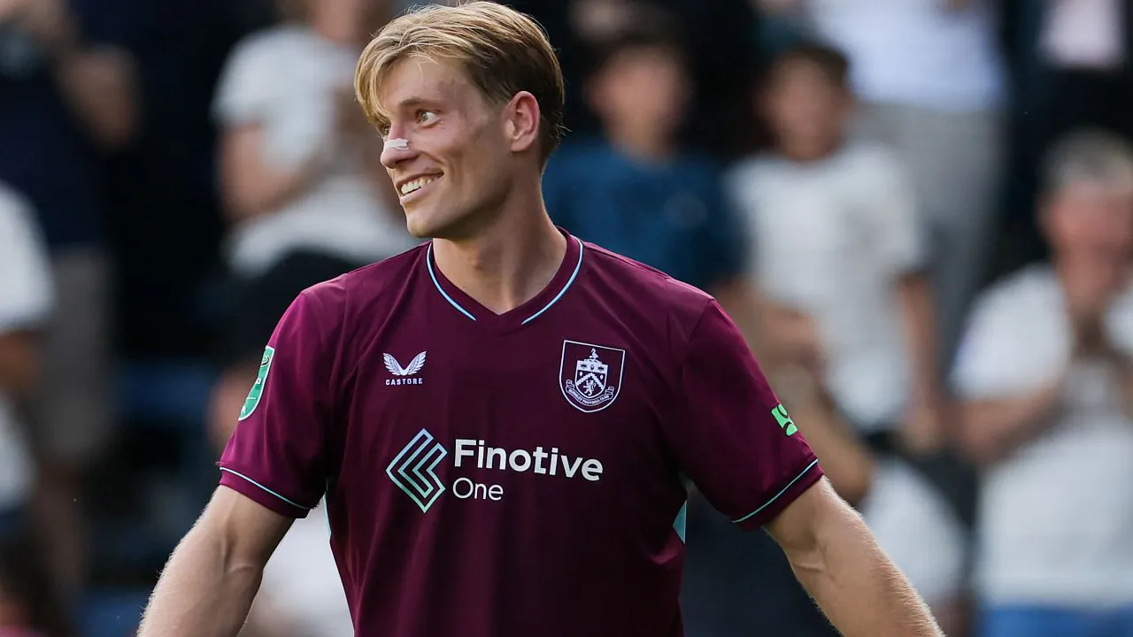 Everton Intip Peluang Bajak Zian Flemming dari Burnley