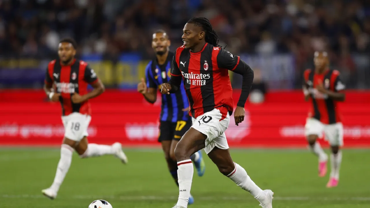 Jelang Kedatangan Moreira, Milan Tawarkan Rafael Leao ke AS Roma