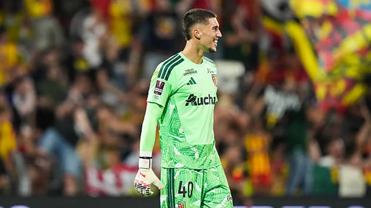 Kalahkan PSG, Robin Risser Puji RC Lens yang Bermain dengan Habis-habisan