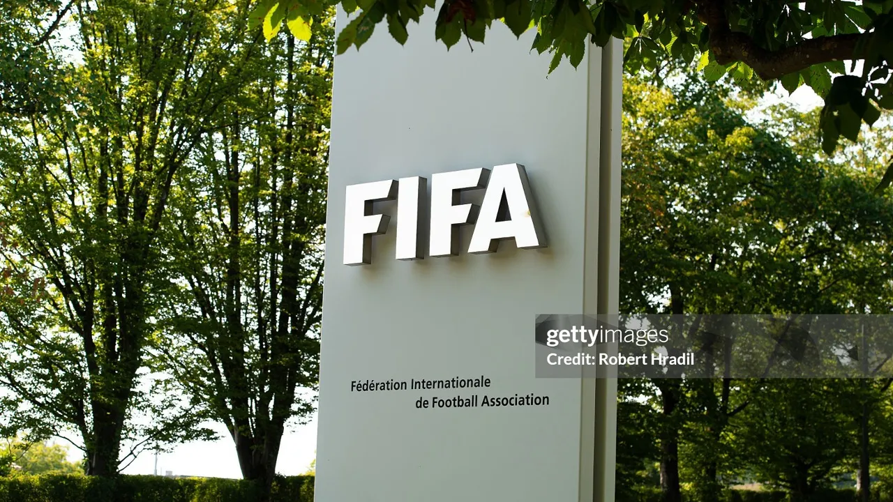 Kevin Lamour kehilangan jabatan setelah mengkritik rencana kontroversial Gianni Infantino