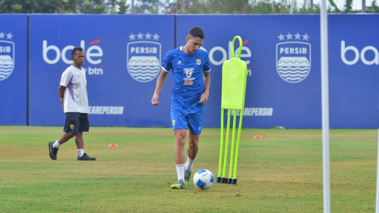 Makin Padu di Skuad Persib, Menalo Sanjung Kualitas Peralta