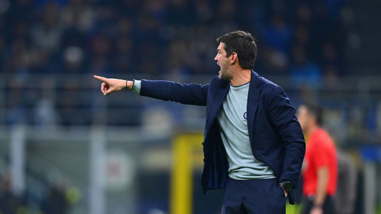 Media Italia: Cristian Chivu Berpeluang Coba Skema Bek Empat
