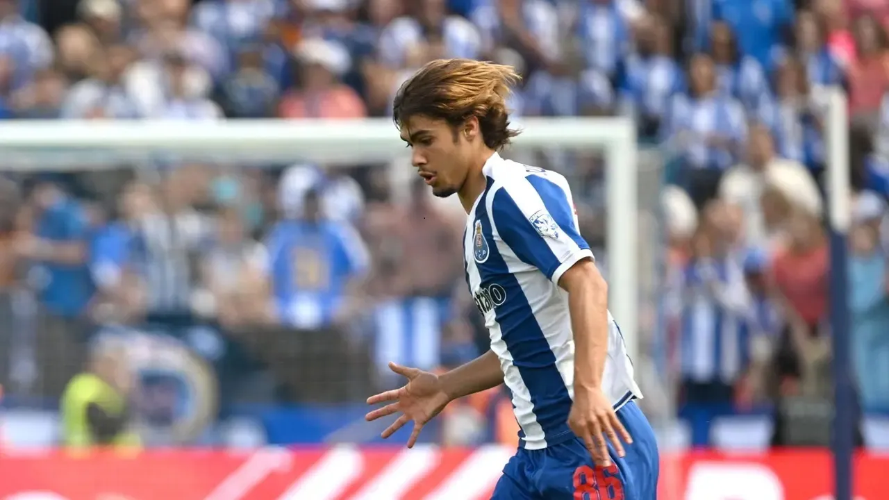 Milan Bahas Rodrigo Mora dalam Negosiasi Penjualan Gimenez ke Porto