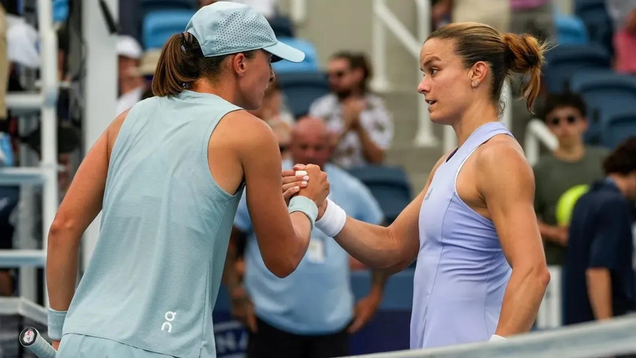 Kecolongan Satu Set Kontra Maria Sakkari Tak Goyahkan Iga Swiatek Di Cincinnati
