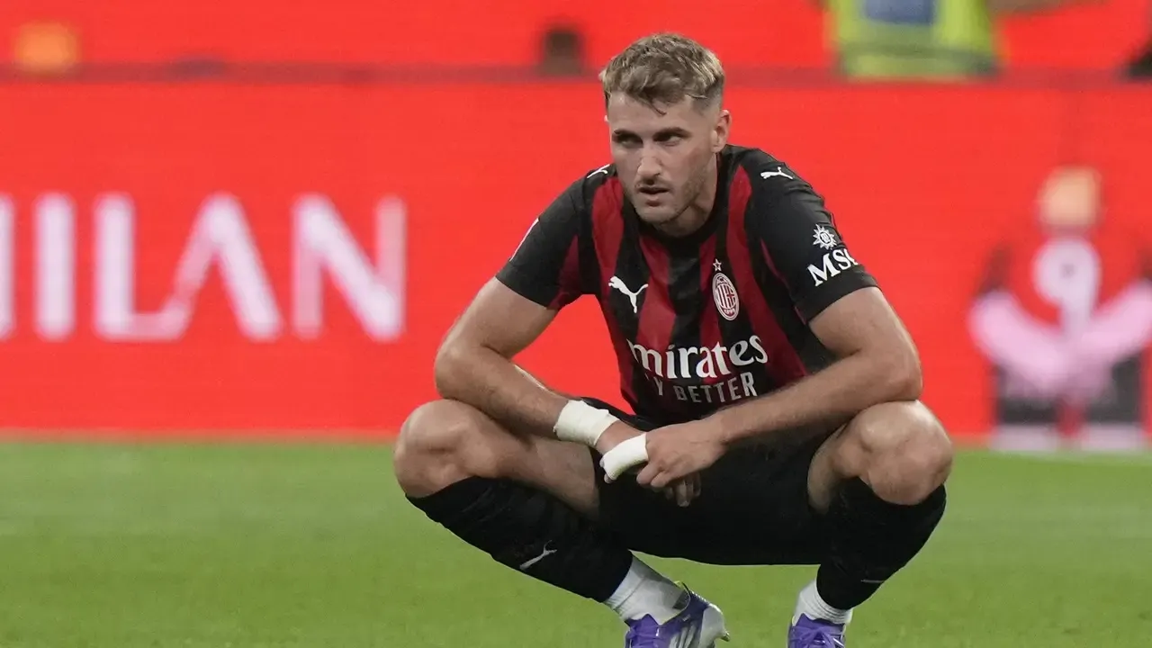 AC Milan Tolak Tawaran Porto untuk Transfer Santiago Gimenez