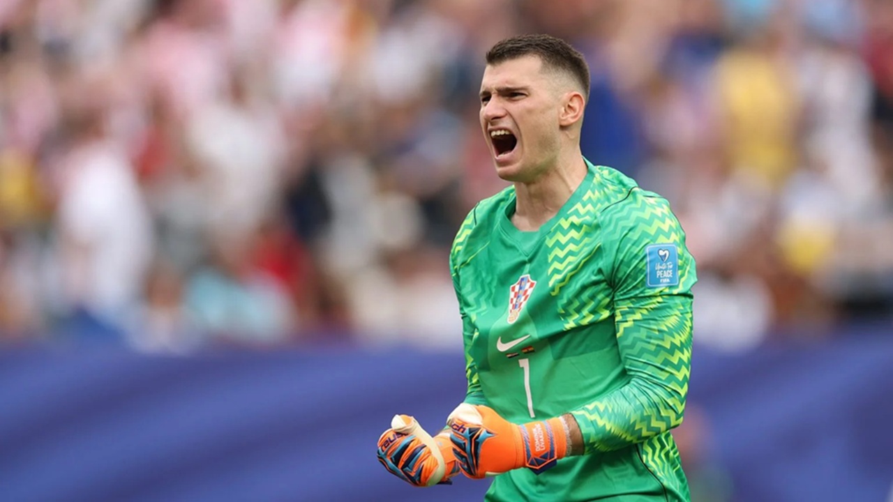 Barcelona Pertimbangkan Mendatangkan Kiper Veteran Kroasia