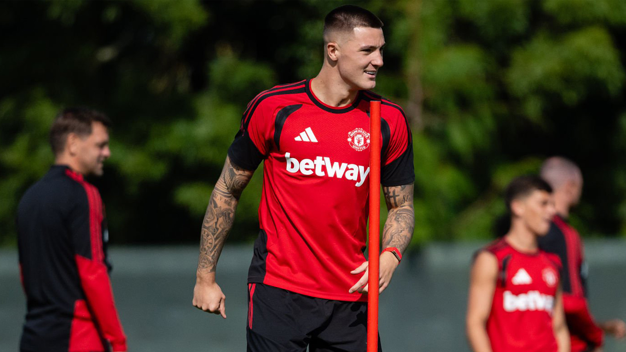 Benjamin Sesko Kembali Berlatih Bersama Manchester United