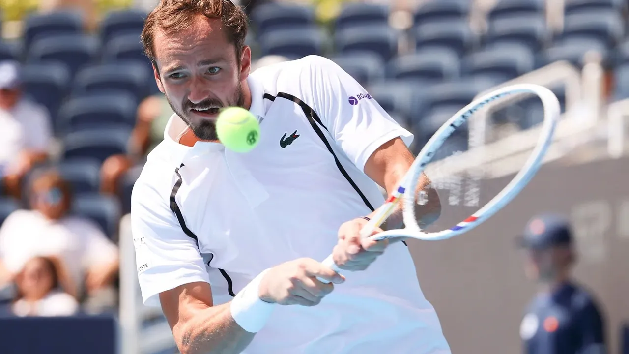 Daniil Medvedev Mengamuk Di Lapangan Akibat Frustrasi yang Memuncak di Cincinnati