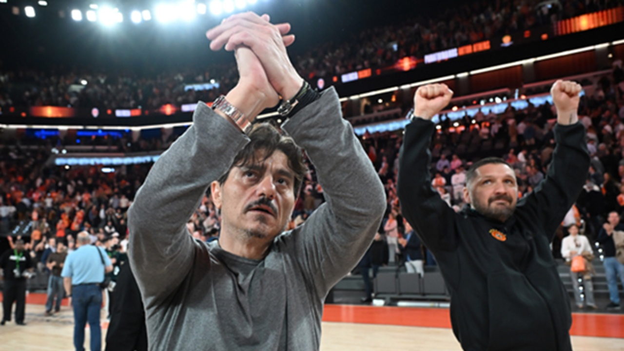 Dimitris Giannakopoulos Tanggapi Perselisihan Thomas Walkup dan Olympiacos